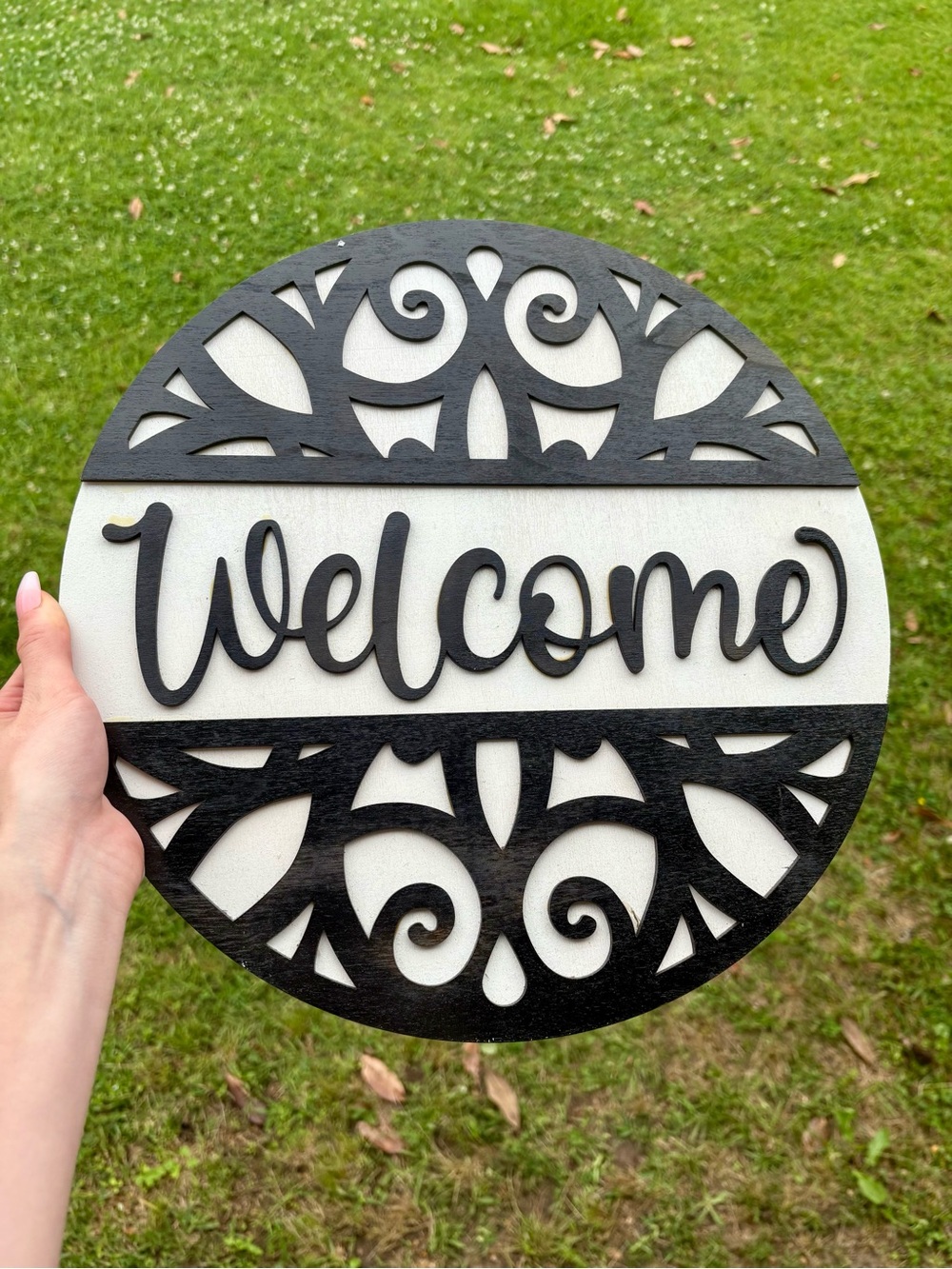 Welcome Round Wall Accent Sign in Black and White